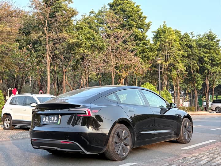 Фото 5 - Tesla Model 3