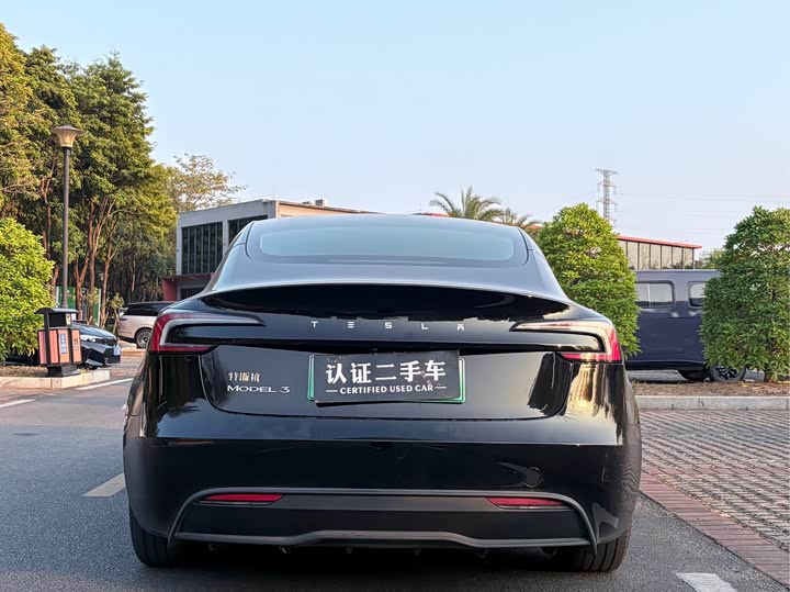 Фото 6 - Tesla Model 3