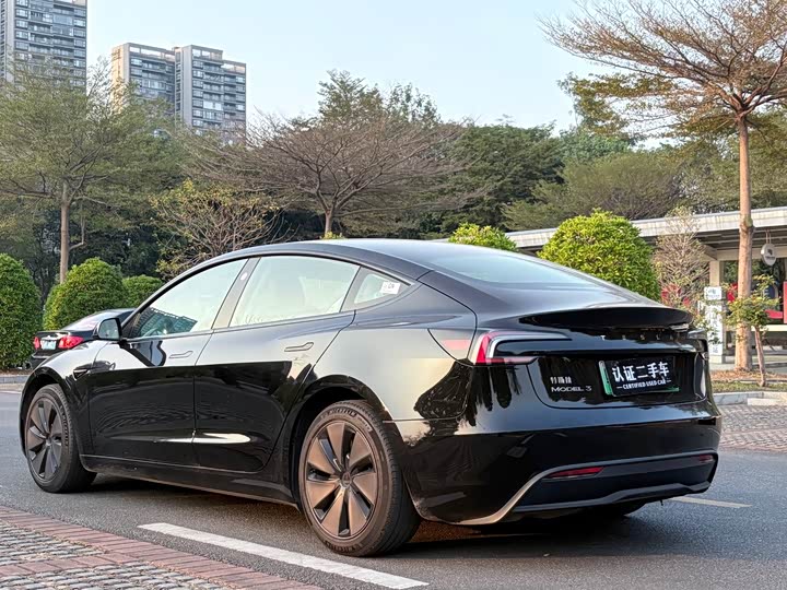 Фото 7 - Tesla Model 3