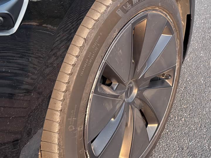 Фото 9 - Tesla Model 3