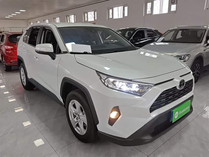 Фото 4 - Toyota RAV4