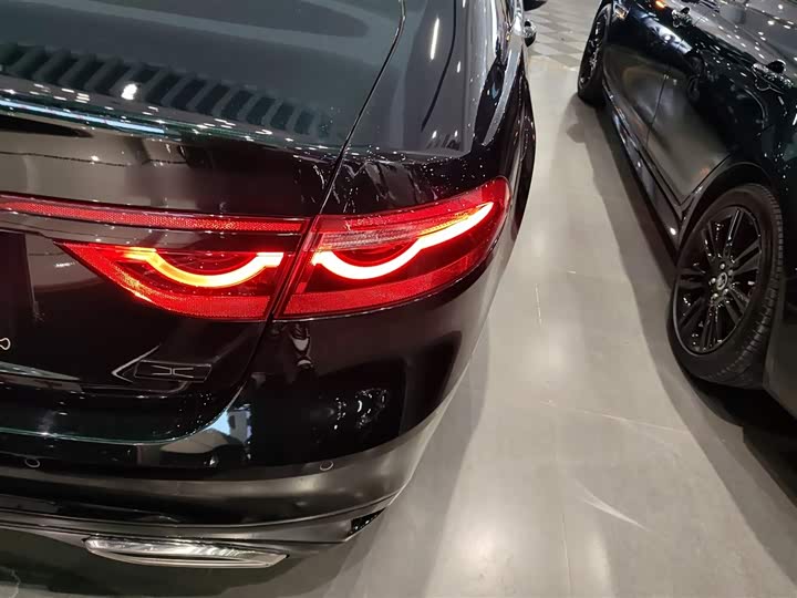 Фото 8 - Jaguar XF L