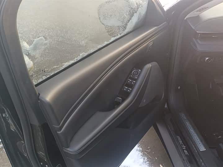 Фото 7 - Ford Mustang Mach-E