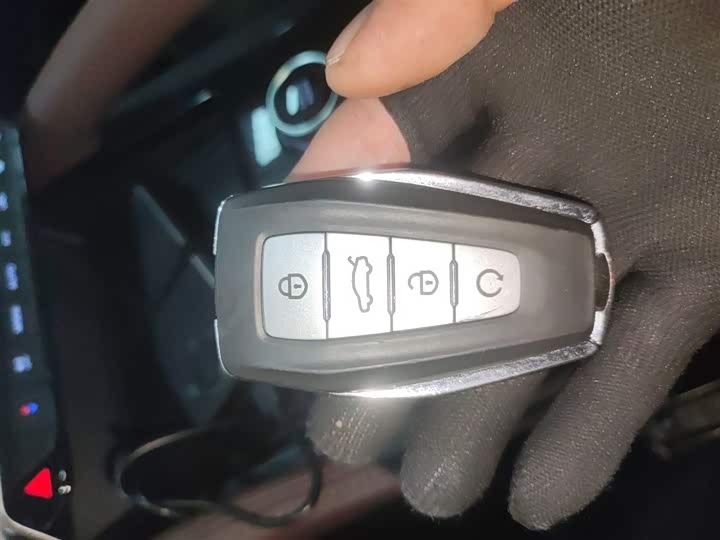 Фото 9 - Geely Monjaro