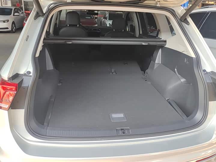 Фото 4 - Volkswagen Tiguan L Pro