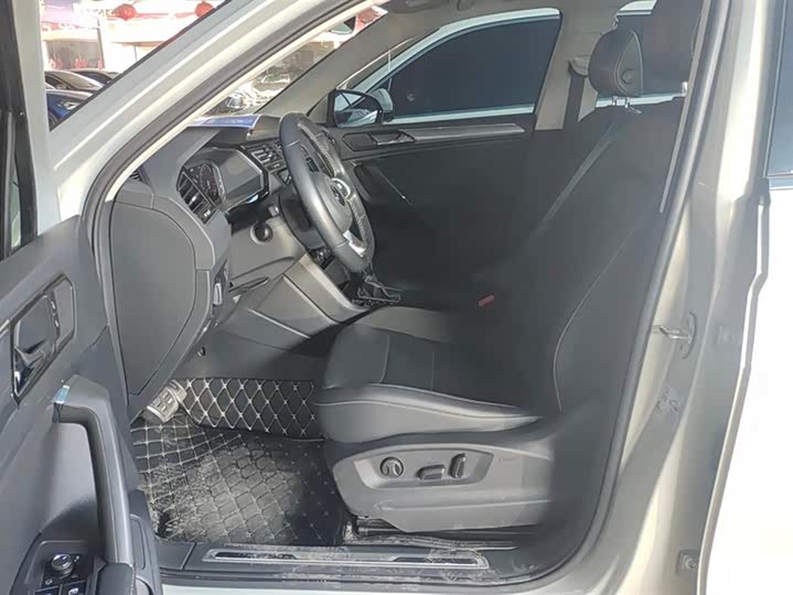 Фото 9 - Volkswagen Tiguan L Pro