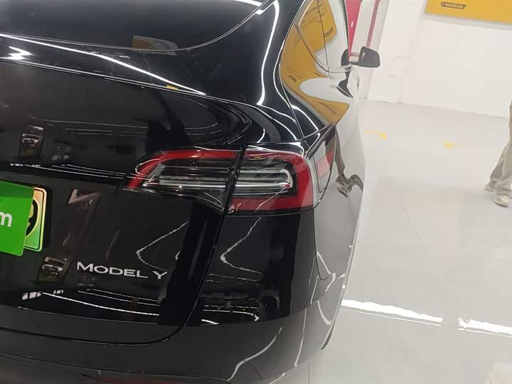 Фото 8 - Tesla Model Y