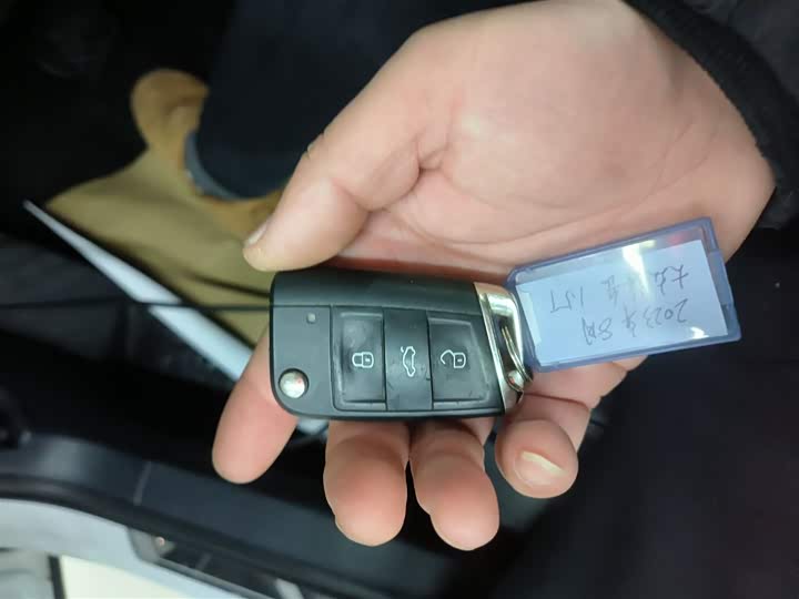 Фото 9 - Volkswagen Tharu