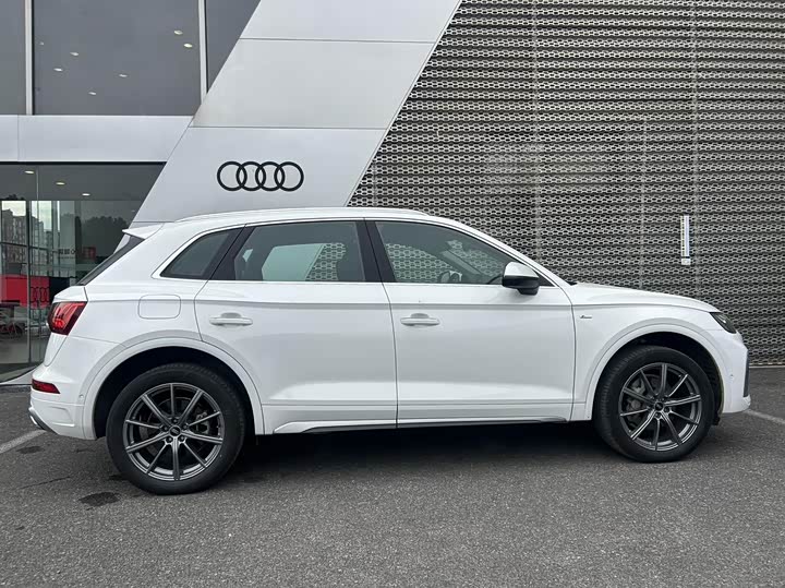 Фото 3 - Audi Q5L