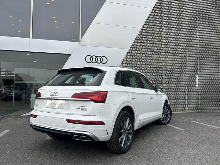 Фото 4 - Audi Q5L