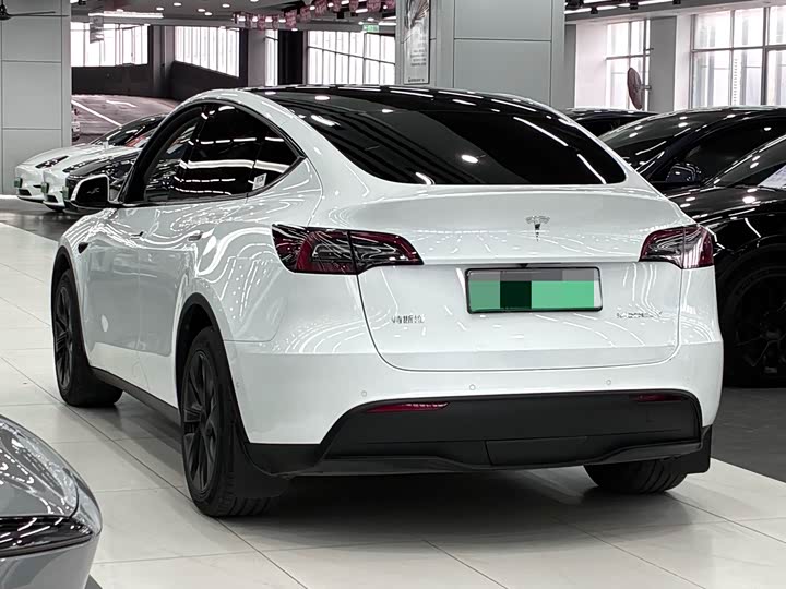 Фото 9 - Tesla Model Y