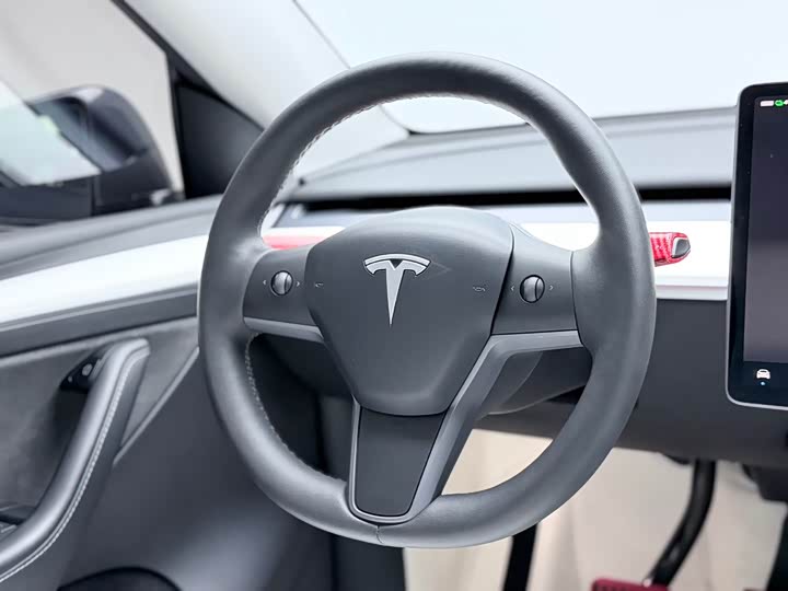 Фото 6 - Tesla Model Y