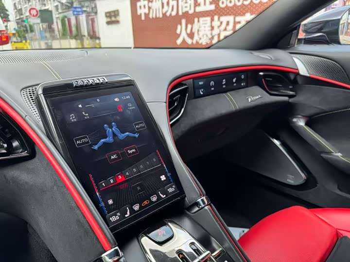 Фото 6 - Ferrari Roma