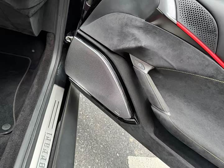 Фото 9 - Ferrari Roma