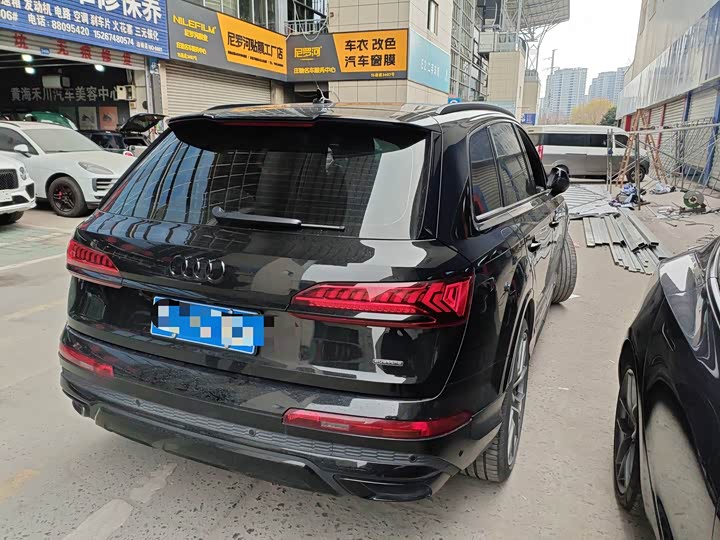 Фото 3 - Audi Q7