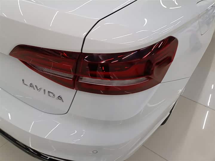 Фото 8 - Volkswagen Lavida