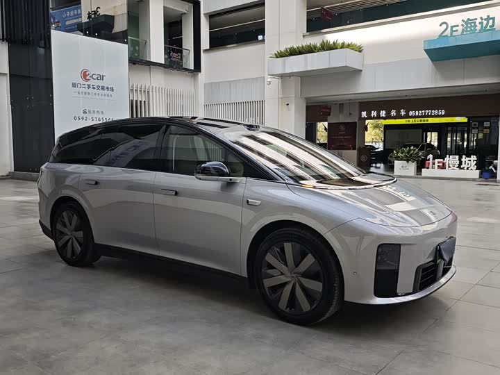 Фото 4 - LiXiang i8