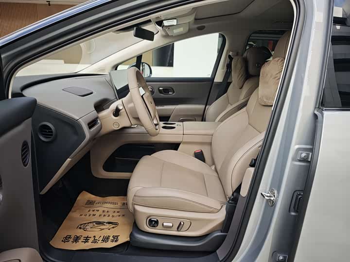 Фото 6 - LiXiang i8