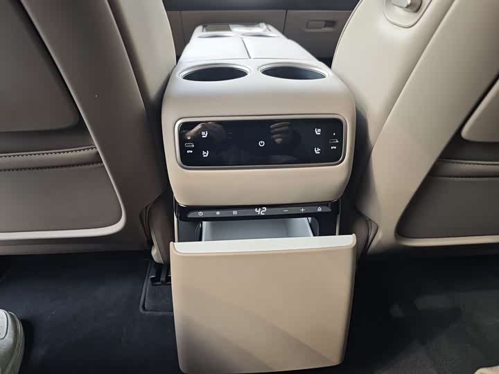 Фото 9 - LiXiang i8