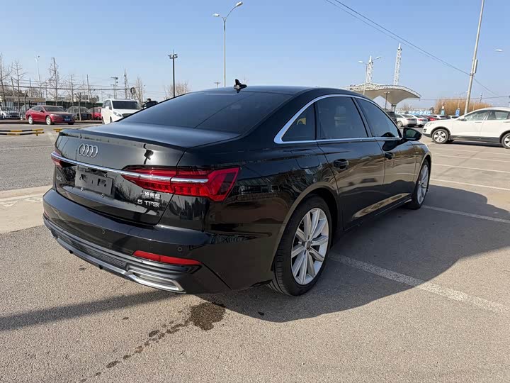 Фото 5 - Audi A6L