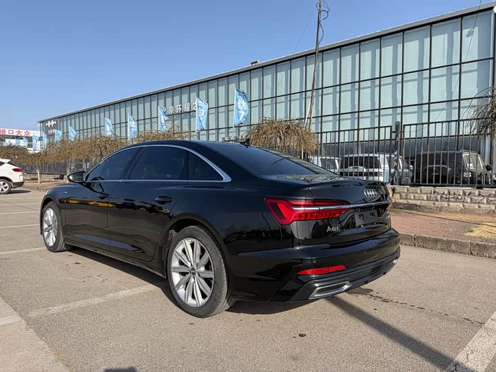 Фото 7 - Audi A6L