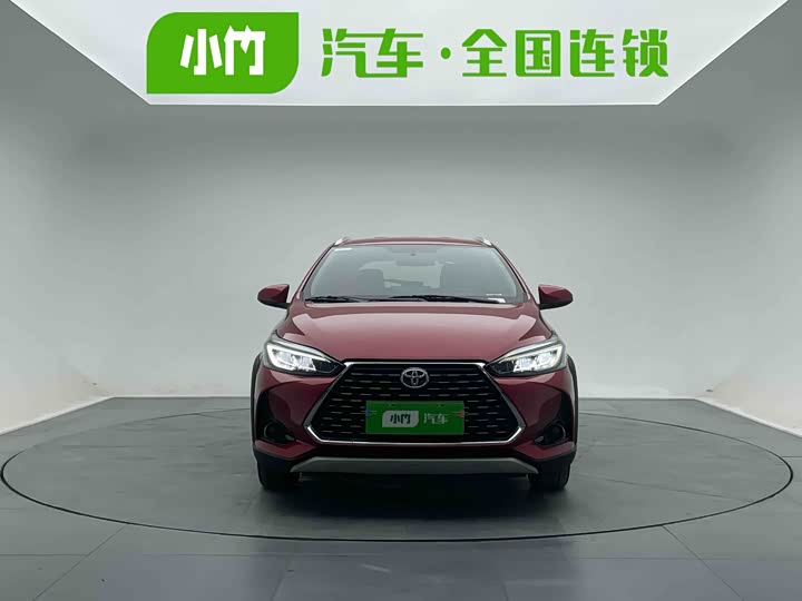 Фото 2 - Toyota Yaris L Hatchback