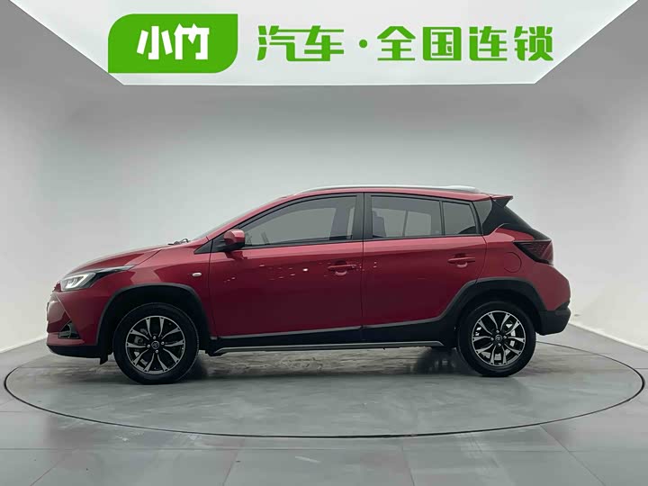 Фото 3 - Toyota Yaris L Hatchback