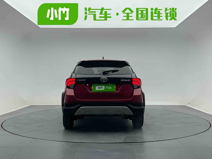 Фото 4 - Toyota Yaris L Hatchback