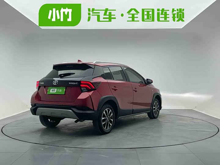 Фото 6 - Toyota Yaris L Hatchback