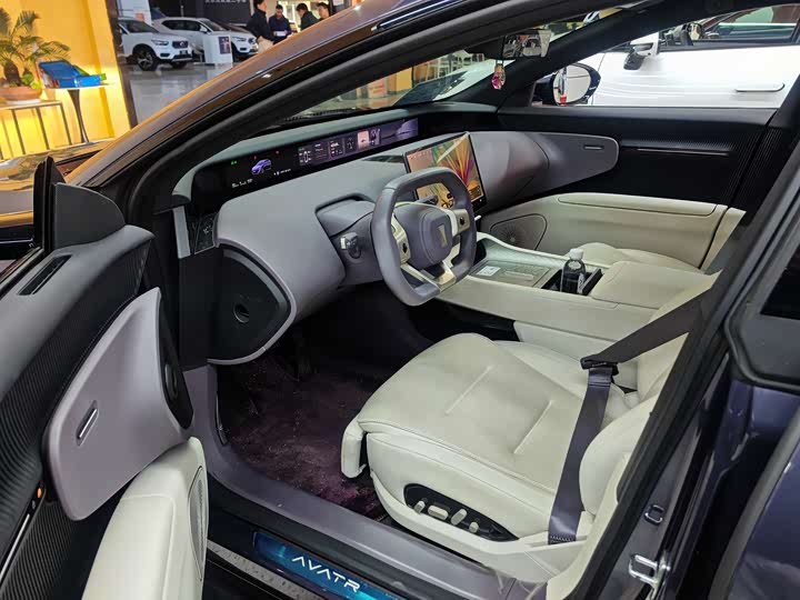 Фото 2 - Avatr 12