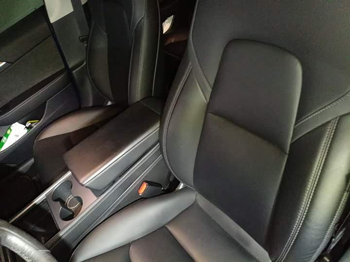 Фото 8 - Tesla Model 3