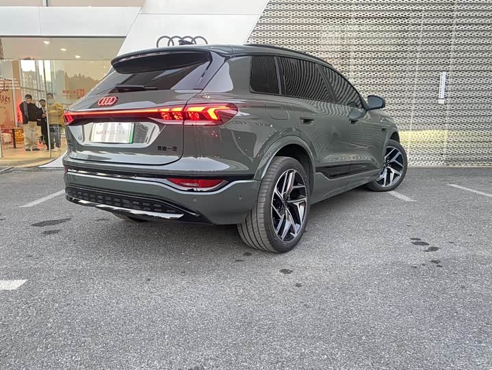 Фото 4 - Audi Q6L e-tron