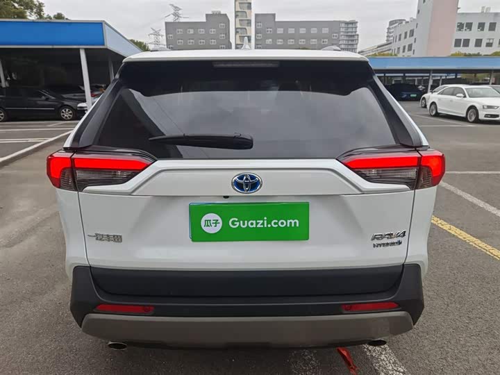 Фото 6 - Toyota RAV4