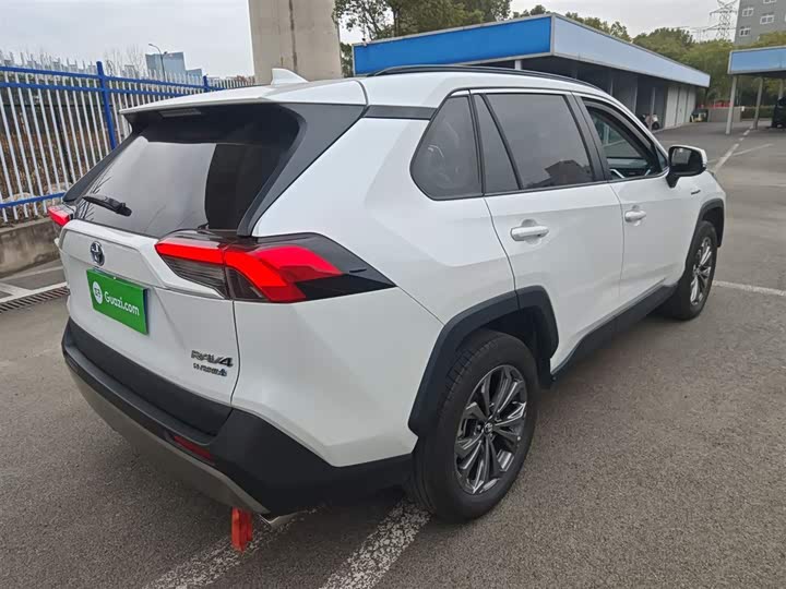 Фото 7 - Toyota RAV4