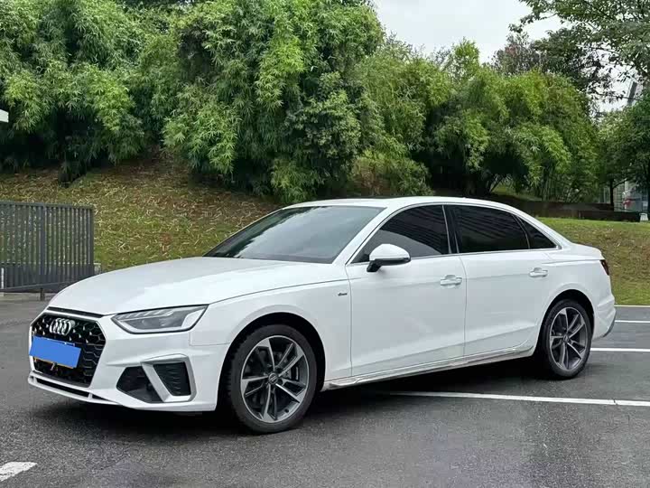 Фото 1 - Audi A4L