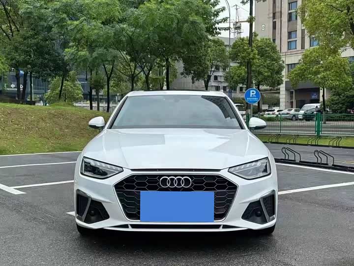 Фото 2 - Audi A4L