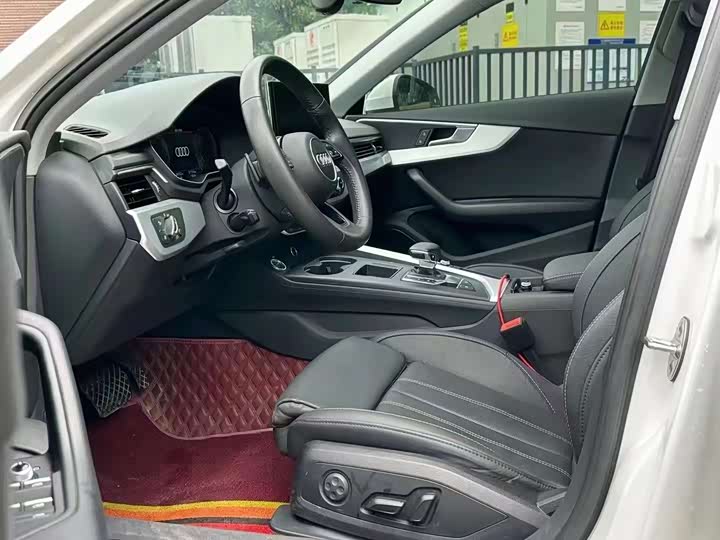 Фото 4 - Audi A4L