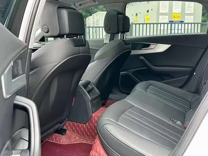 Фото 6 - Audi A4L