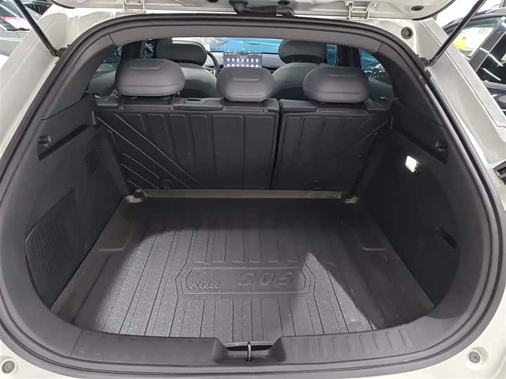 Фото 9 - Changan Deepal S05