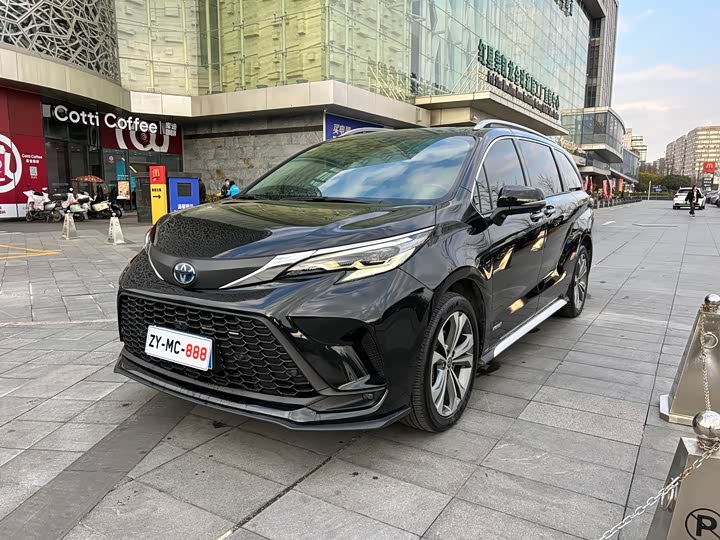 Фото 1 - Toyota Granvia