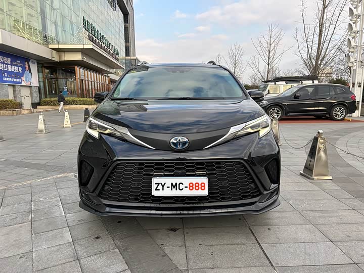 Фото 2 - Toyota Granvia