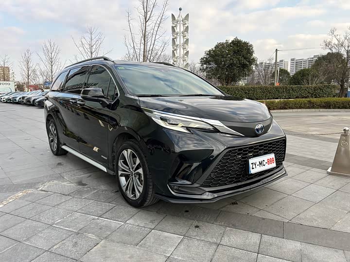 Фото 3 - Toyota Granvia