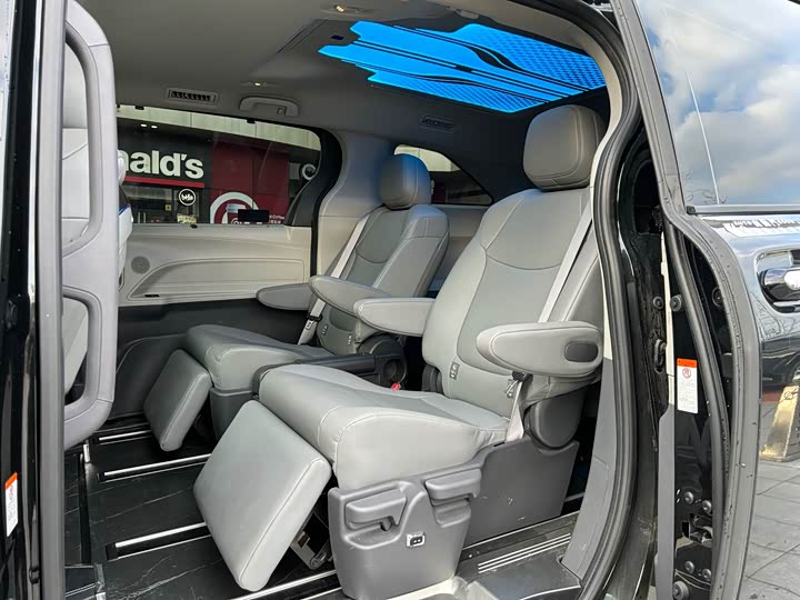 Фото 5 - Toyota Granvia