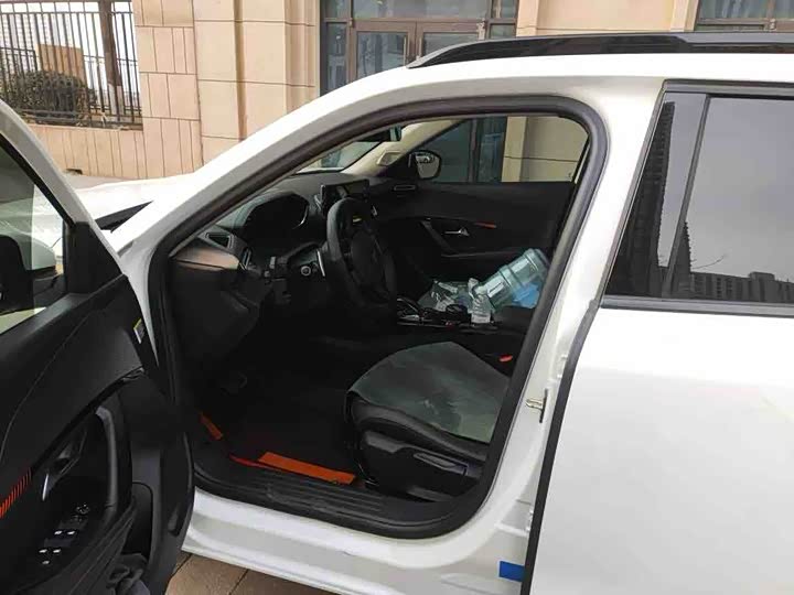 Фото 4 - Peugeot 2008