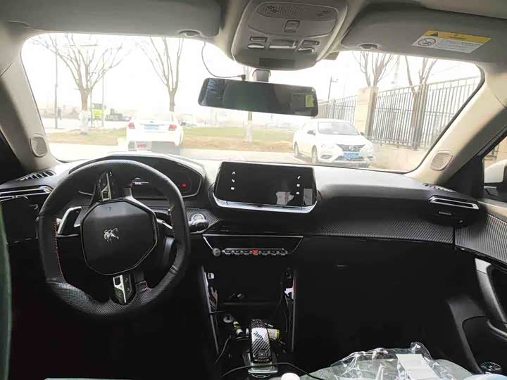 Фото 8 - Peugeot 2008