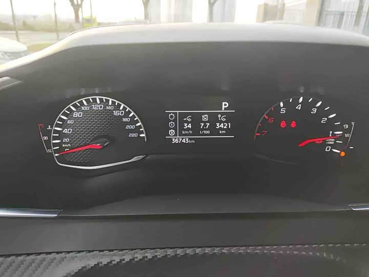 Фото 9 - Peugeot 2008