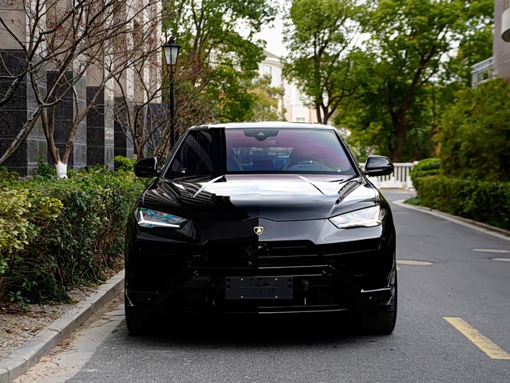 Фото 2 - Lamborghini Urus