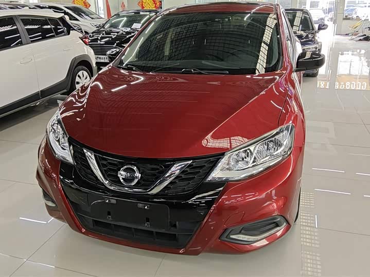 Фото 2 - Nissan Tiida