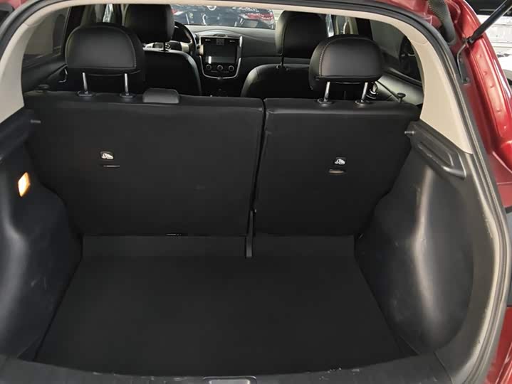 Фото 4 - Nissan Tiida