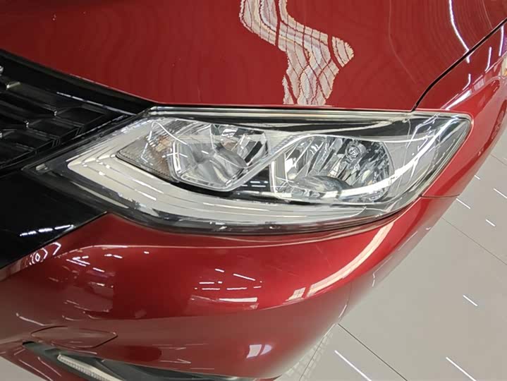 Фото 5 - Nissan Tiida